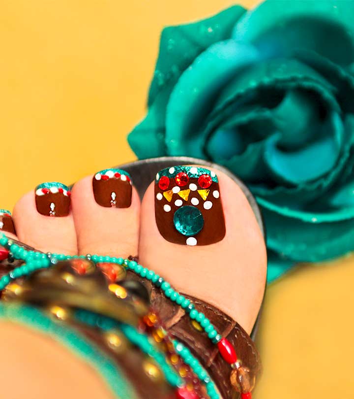 Toel nails with beautiful nail art
