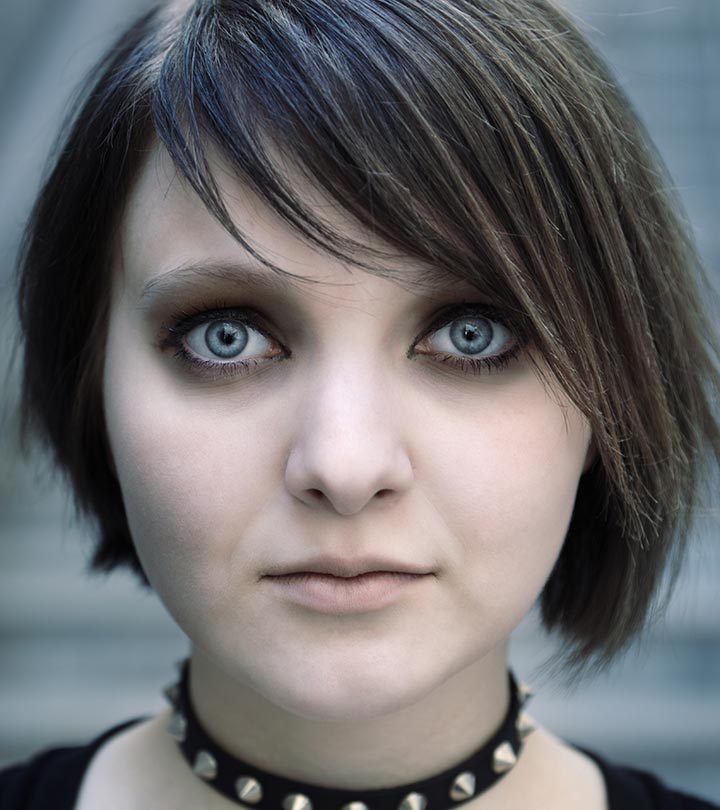 A girl with an emo makeup
