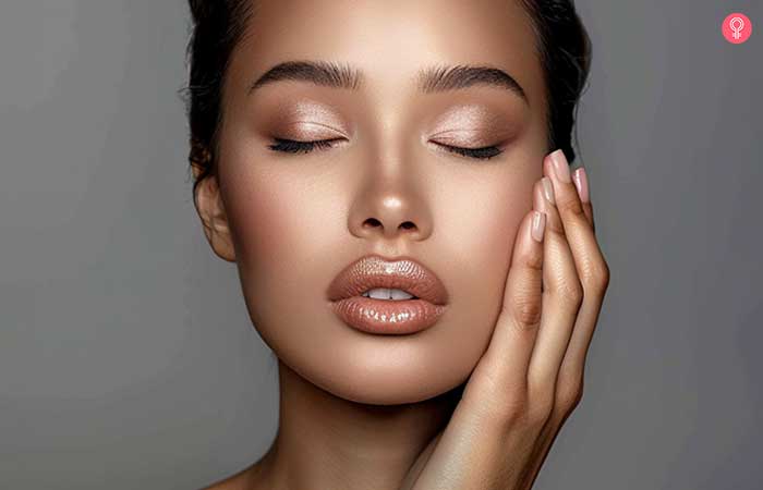 Gold and bronze eyeshadow makeup for olive skin tone