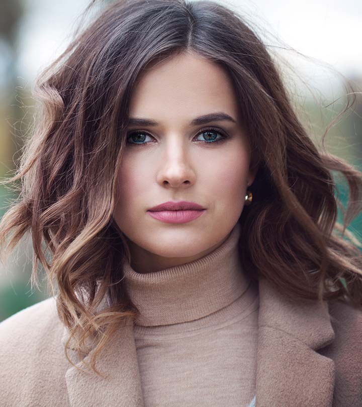 Women With Symmetric Hairstyles