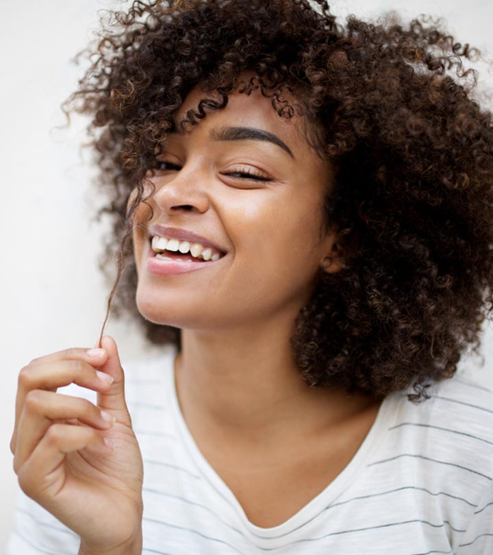 A girl gets  finger coils